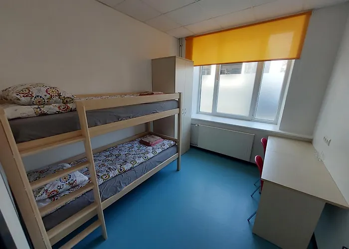 Airport Budget Hostal *