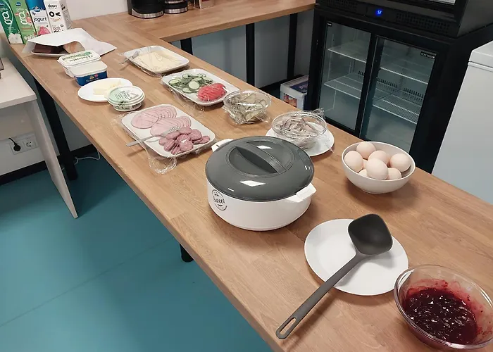 Airport Budget Hostal *